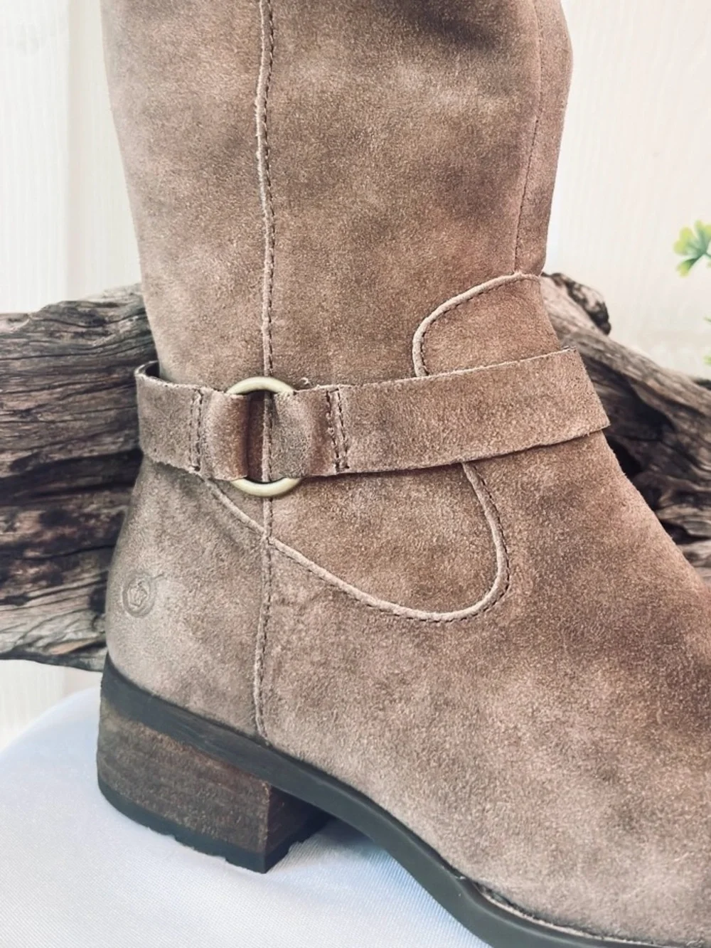 BORN ~ Brown Leather Round Toe Wide Calf Knee-High Boots w/Inner Zipper size 7.5